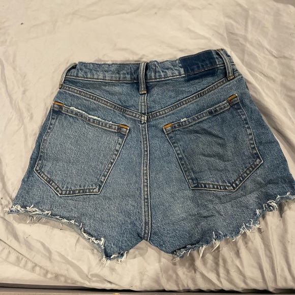 NEW!! Never worn.  just washed once after trying on. Abercrombie mom shorts - Picture 2 of 5